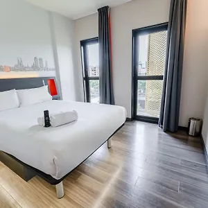 Easyhotel Barcelona Fira Hotel L’Hospitalet de Llobregat